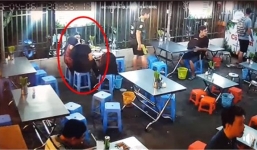 Diễn 'cảnh nóng' quá trớn trên bàn ăn, cặp đôi bị chủ quán dùng biện pháp mạnh