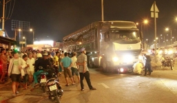 Tai nạn giao thông mới nhất ngày 9/4: Bị xe container cuốn vào gầm, 2 vợ chồng tử vong