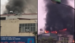 Nhà 5 tầng cạnh cây xăng bốc cháy ngùn ngụt trên phố Lạc Trung, Hà Nội