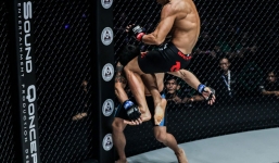 Võ sĩ gốc Việt Martin Nguyễn tung đòn gối bay đẹp như mơ, hạ knock-out đối thủ