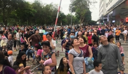 Tầng 32 chung cư HH Linh Đàm bốc cháy, nhiều cư dân hoảng sợ lao ra khỏi nhà