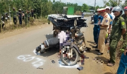 Tông vào xe ba gác chở tôn, người đàn ông bị cứa đứt cổ tử vong
