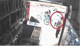 Một phút trước còn dẫn khách vào mua hàng, tài xế xích lô bất ngờ bị đột quỵ vì nắng nóng