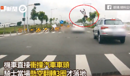 Va chạm ô tô khi băng qua ngã tư, tài xế xe máy lộn 3 vòng trên không trung