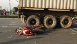 Va chạm với xe container, 2 dì cháu thương vong khi về quê nghỉ lễ