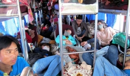 Kỷ lục nhồi nhét kinh hoàng dịp nghỉ lễ 30/4: Xe khách 45 chỗ chở 104 người