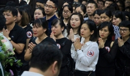 Nghẹn ngào bài thơ Tiễn bạn trong lễ tang nữ giáo viên bị 'ma men' đâm tử vong