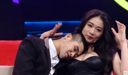 Hot girl 'siêu vòng một' gây tranh cãi khi cho bạn trai tựa đầu vào ngực trên truyền hình
