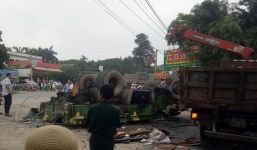 Xe chở bộ đội ra thao trường bị lật ở Hà Nội, 30 chiến sỹ bị thương