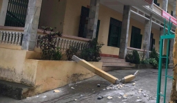 Trụ bê tông lan can trường học rơi trúng đầu, 2 học sinh ở Hoà Bình nguy kịch
