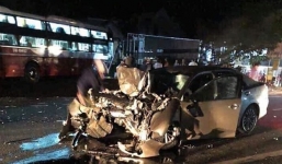 'Xế hộp' đấu đầu xe khách, đại uý CSGT cùng người đàn ông tử vong