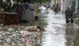 Trận lũ toàn rác khiến con người sợ hãi về độ ô nhiễm của Trái đất