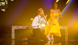 Chí Tài căng thẳng, lo lắng vì dây áo thí sinh nữ như muốn tuột xuống