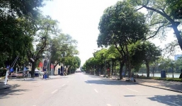 Hà Nội nóng như cái lò, đường phố vắng vẻ hơn ngày Tết
