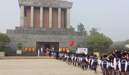 Trên 10.000 lượt người vào Lăng viếng Bác nhân dịp sinh nhật Người