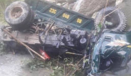 Xe tải lao vực sâu ở Hà Giang, 3 người thương vong