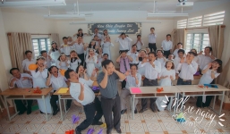 Bộ ảnh kỷ yếu của nhóm 'học sinh U40' nhắc lại một thời để nhớ