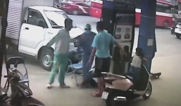 Chở con gái vào đổ xăng, ông bố trẻ đánh nhân viên vì bị nhắc nhở