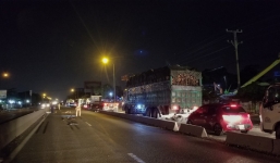 Chạy xe máy vào làn ôtô, 2 thanh niên bị xe container cán thiệt mạng