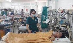 Dùng 5L bia cứu người ngộ độc rượu, bác sĩ ở Quảng Trị được Thủ tướng tặng bằng khen