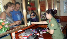 ĐBQH đề xuất công dân ra nước ngoài phải đóng 3-5 đô la 'phí chia tay'