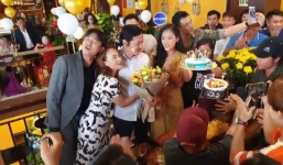 Ekip 'Về Nhà Đi Con' tưng bừng tổ chức sinh nhật cho 'ông bố quốc dân' Trung Anh