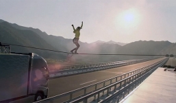 Diễn viên xiếc giỡn mặt 'tử thần' khi đi trên dây ở tốc độ 80km/h