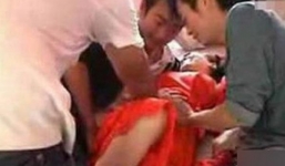 Thiếu nữ tự tử vì bị bạn chú rể lén xịt thuốc kích dục, sàm sỡ tập thể 