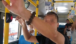 Kẻ biến thái ngang nhiên 'tự sướng' cạnh nữ sinh trên xe buýt ở Hà Nội