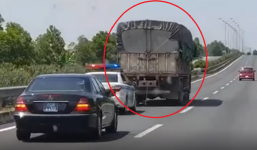 Không nhường đường cho xe ưu tiên, tài xế bị tước GPLX, phạt 2,5 triệu