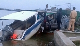 Ca nô du lịch đâm vào ghe gỗ chở trái cây, 3 người thương vong