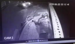 Tài xế taxi tông đôi nam nữ thương vong rồi bỏ chạy trong đêm