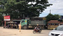 Ôtô tải tông xe máy kẹp 4, 2 phụ nữ bị cuốn vào gầm tử vong