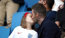Đi xem bóng cùng con gái, David Beckham lại gây tranh cãi vì điều này