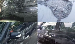 Huỷ gửi xe ở bãi tự phát, 2 'xế hộp' bị đổ hoá chất gây hư hỏng nặng