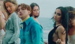 Sơn Tùng như thiếu niên tuổi teen bên cạnh dàn mỹ nhân Tây nóng bỏng 