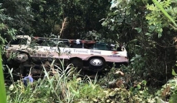 Tin tức tai nạn giao thông ngày 3/7: Xe khách lao xuống vực khiến 2 người tử vong