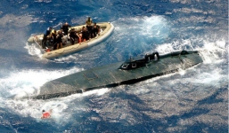 Tuần duyên Mỹ trấn áp tàu bán ngầm chở cocaine như phim hành động