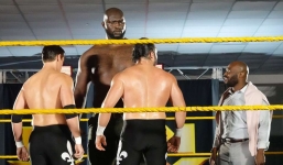 'Khủng long võ đài' cao 2m20 vô đối nhất sàn WWE đương đại