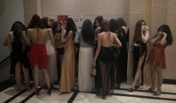 Đột kích tụ điểm thác loạn Dragon-K, phát hiện nữ tiếp viên 'nhí' 13 tuổi 