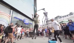 Tái hiện cú nhảy 'thần thánh' của Ronaldo, thanh niên nhận 1.000 USD 