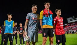 Đặng Văn Lâm ném bóng kiến tạo bàn thắng cho Muangthong