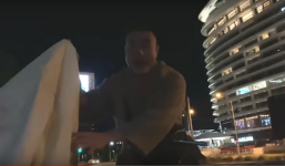 Trấn Thành sốc nặng khi Lê Dương Bảo Lâm muốn sống trong thùng rác ở Úc