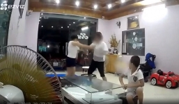 Chồng thẳng tay đánh vợ tới tấp trước mặt 2 con nhỏ gây phẫn nộ