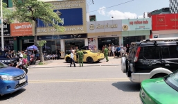 Bị CSGT dùng súng chọc thủng kính, tài xế lái siêu xe vẫn tăng ga bỏ chạy