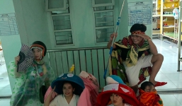 Màn múa lân phiên bản 'con nhà nghèo' gây bão mạng xã hội