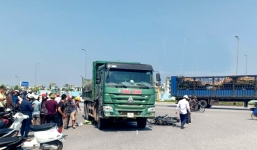 Thanh Hóa: Xe máy va chạm xe 'hổ vồ', 2 vợ chồng tử vong tại chỗ