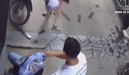 Bất cẩn để con trai vặn tay ga xe máy, bố 'chết đứng' khi thấy tai nạn xảy ra