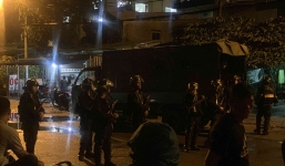 Hàng trăm cảnh sát khám xét trụ sở Alibaba xuyên đêm, nhiều thùng tài liệu được chở đi