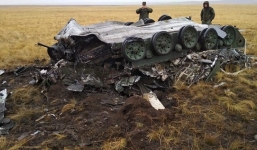 Xe bọc thép thành đống sắt vụn vì không bung dù khi được thả từ trên cao